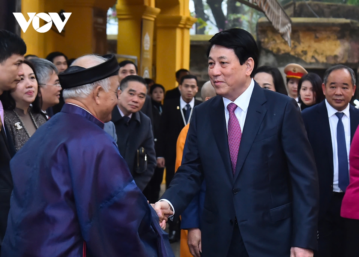 chủ tịch nước chủ trì lễ dâng hương khai xuân tại hoàng thành thăng long hình ảnh 1 chu tich nuoc chu tri le dang huong khai xuan tai hoang thanh thang long hinh anh 1