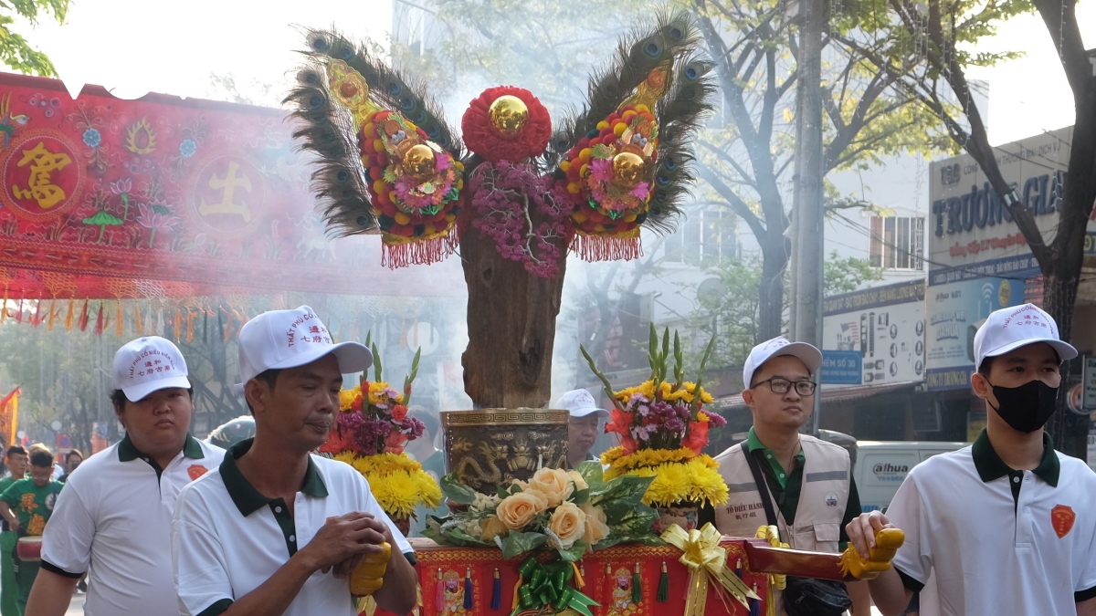 Doan nguoi lam le nghinh than dieu hanh 8km giua pho o Dong nai hinh anh 6