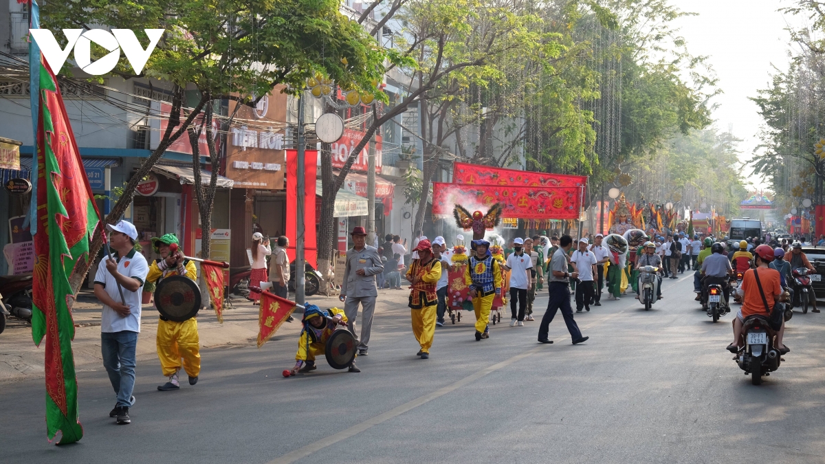 Doan nguoi lam le nghinh than dieu hanh 8km giua pho o Dong nai hinh anh 8