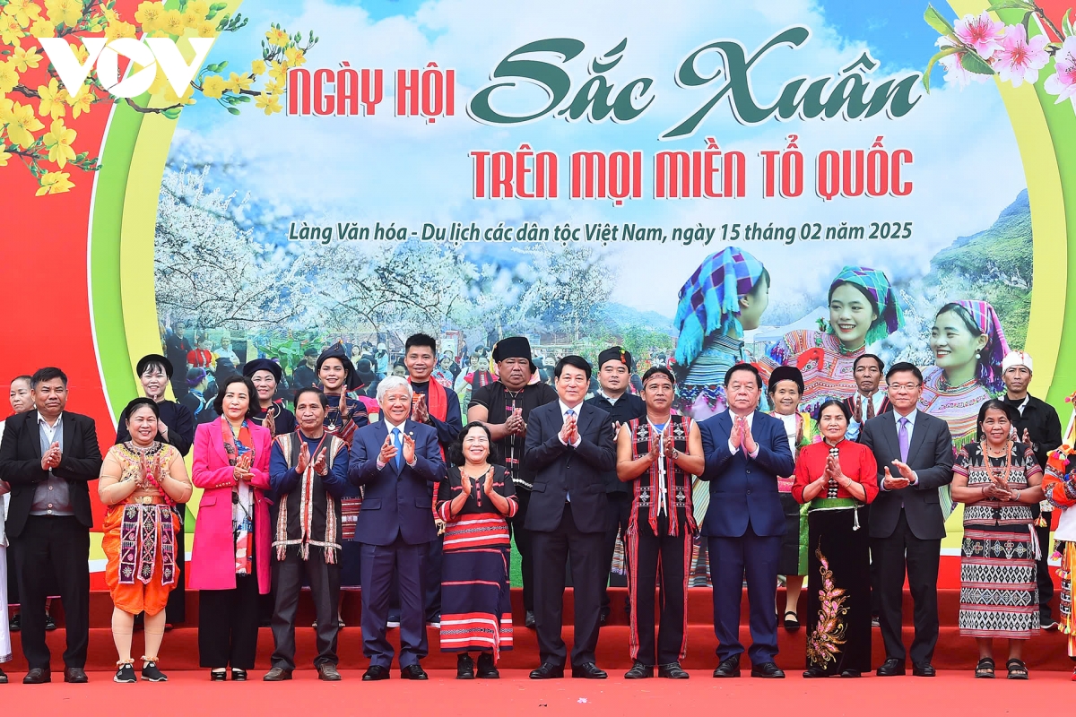chu tich nuoc luong cuong du ngay hoi sac xuan tren moi mien to quoc hinh anh 5