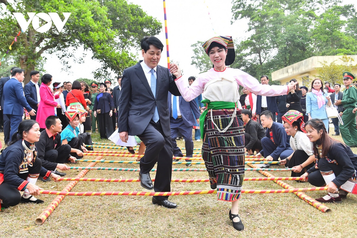 chu tich nuoc luong cuong du ngay hoi sac xuan tren moi mien to quoc hinh anh 7