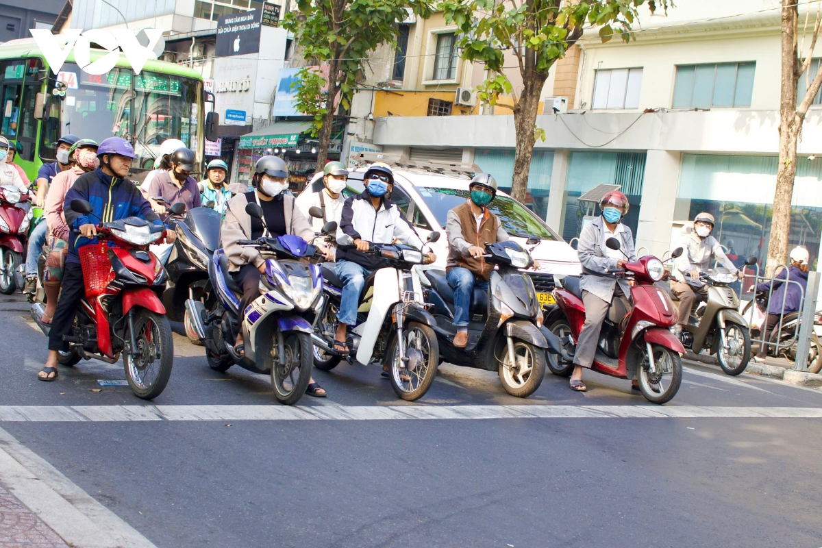 1 tháng triển khai Nghị định 168 tại TP.HCM: Không còn cảnh vội vàng qua giao lộ
