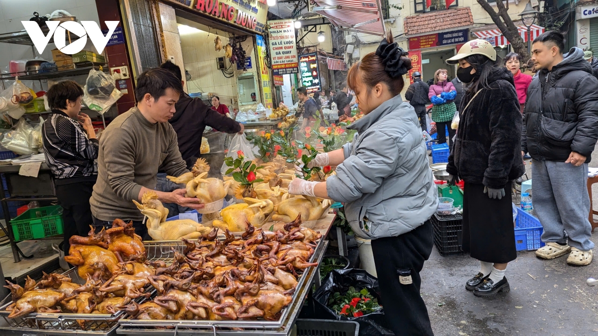  cho nha giau pho co ha noi tat bat truoc ngay ram thang gieng hinh anh 10