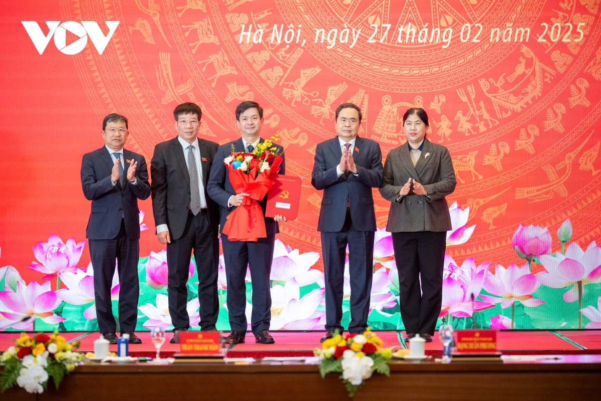 chu tich quoc hoi nghien cuu sua doi quy dinh de tiep tuc sap xep bo may hinh anh 2