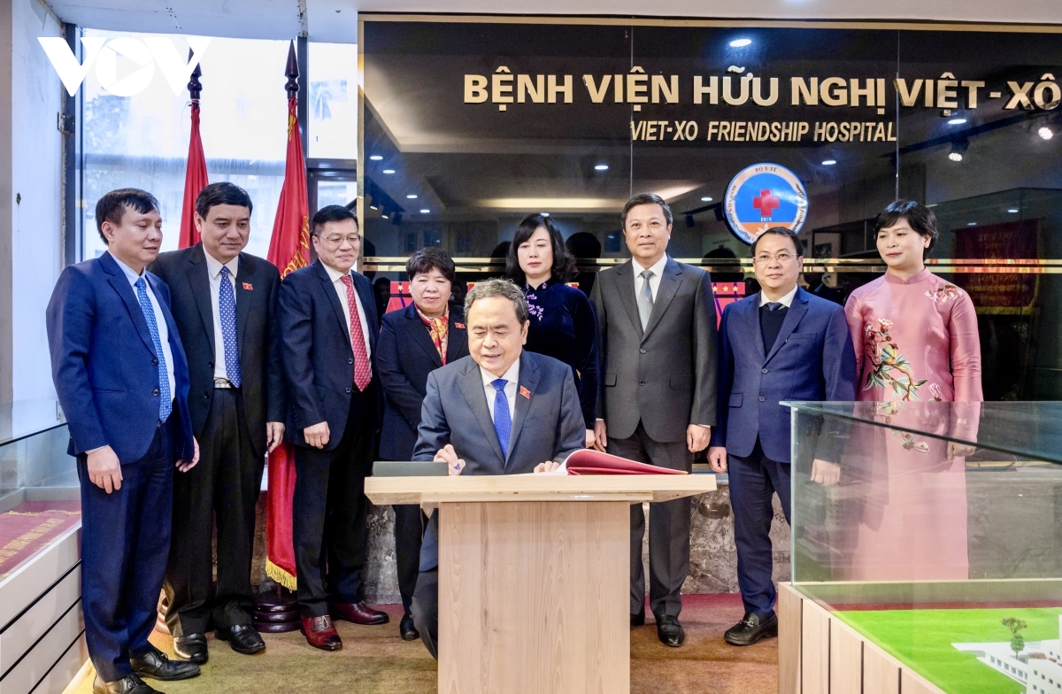 chủ tịch quốc hội dự lễ kỷ niệm ngày thầy thuốc việt nam tại bệnh viện hữu nghị hình ảnh 4 chu tich quoc hoi du le ky niem ngay thay thuoc viet nam tai benh vien huu nghi hinh anh 4