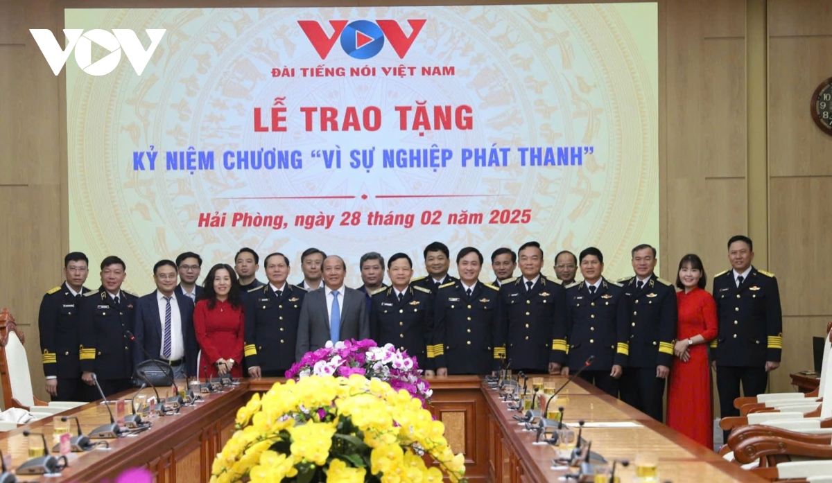 trao kỷ niệm chương vì sự nghiệp phát thanh cho lãnh đạo quân chủng hải quân hình ảnh 5 trao ky niem chuong vi su nghiep phat thanh cho lanh dao quan chung hai quan hinh anh 5