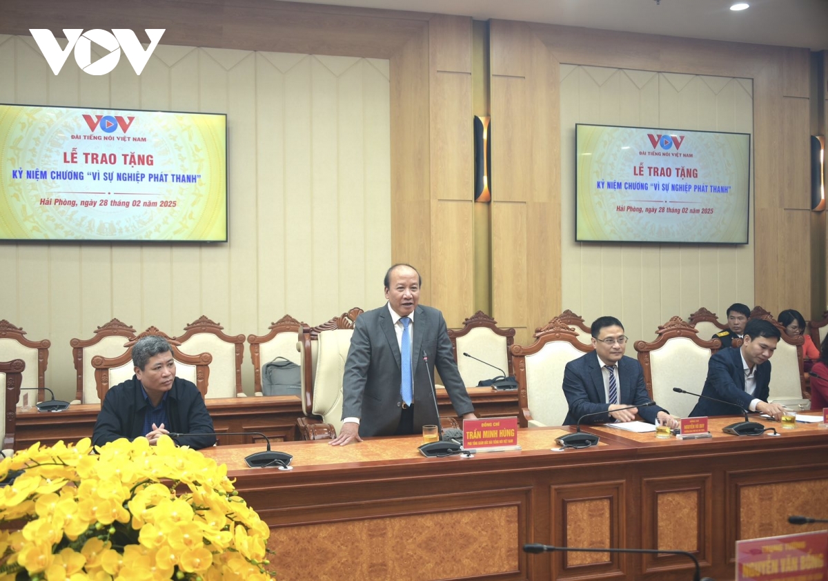 trao kỷ niệm chương vì sự nghiệp phát thanh cho lãnh đạo quân chủng hải quân hình ảnh 3 trao ky niem chuong vi su nghiep phat thanh cho lanh dao quan chung hai quan hinh anh 3