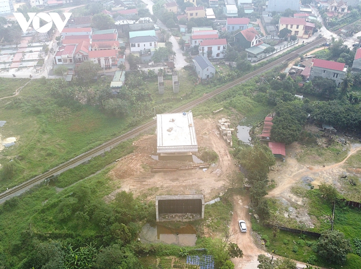 cham tien do du an cau vuot duong sat o Dong hoi, tinh quang binh hinh anh 1