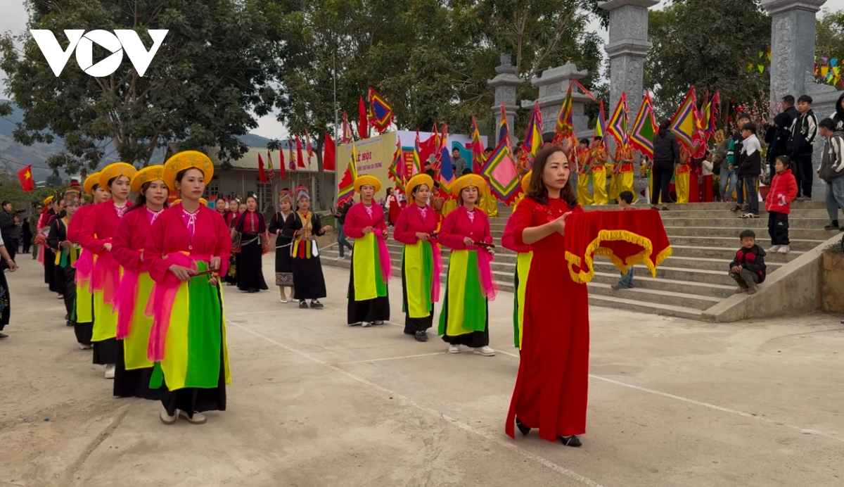khai hội dâng hương Đền thờ hai bà trưng tại vùng biên giới sơn la hình ảnh 2 khai hoi dang huong Den tho hai ba trung tai vung bien gioi son la hinh anh 2