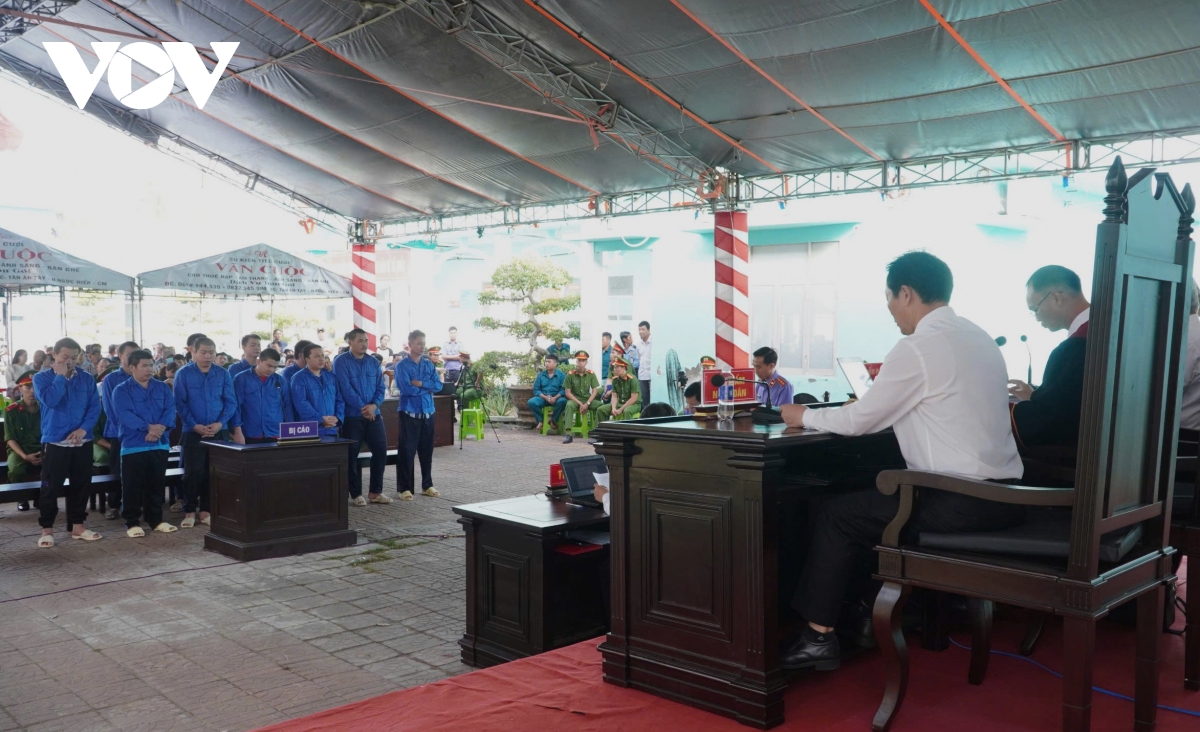 cà mau che giấu thiết bị giám sát, 11 người lãnh án tù hình ảnh 2 ca mau che giau thiet bi giam sat, 11 nguoi lanh an tu hinh anh 2