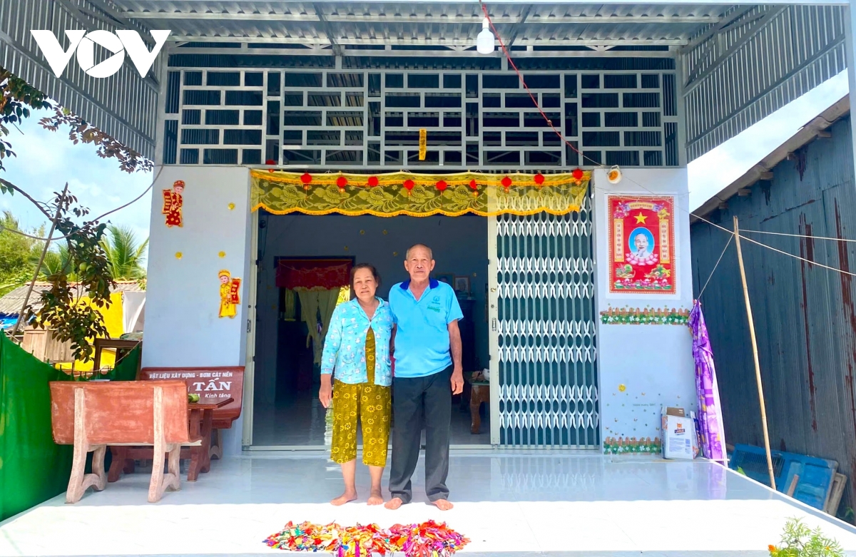 xóa nhà tạm niềm vui người nghèo nơi Đất mũi - cà mau hình ảnh 2 xoa nha tam niem vui nguoi ngheo noi Dat mui - ca mau hinh anh 2
