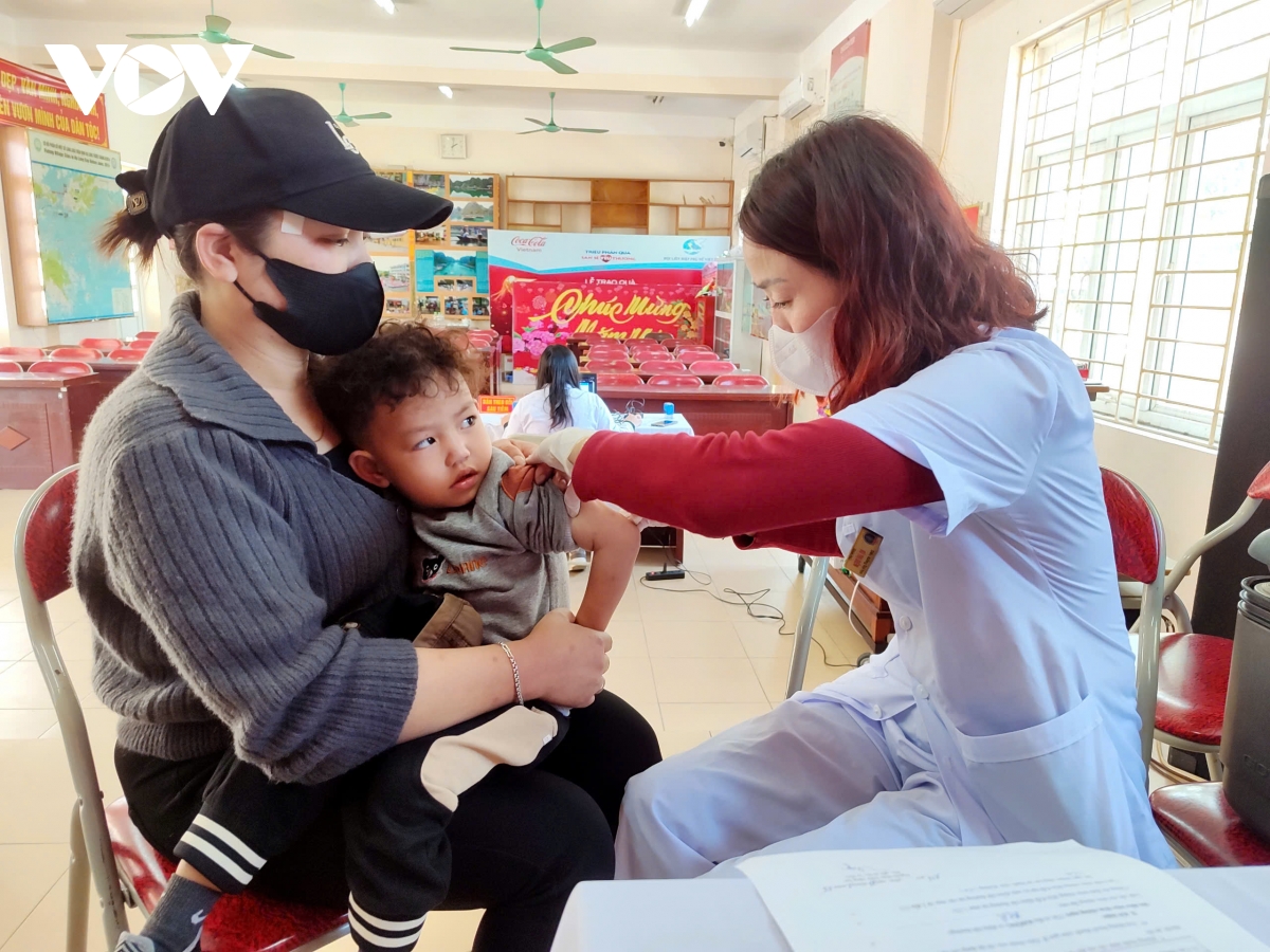 Hạ Long linh hoạt để xóa “vùng lõm” tiêm chủng