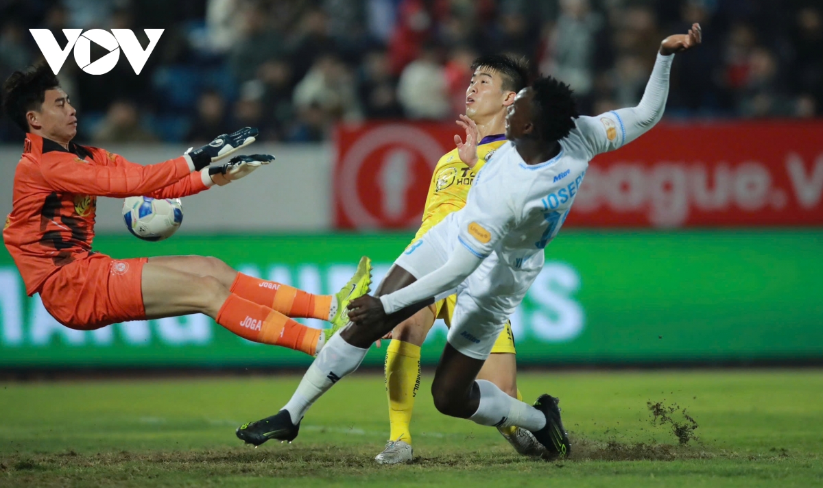 Kết quả vòng 13 V-League 2024/2025: Nam Định ngược dòng thắng 10 người của Hà Nội FC