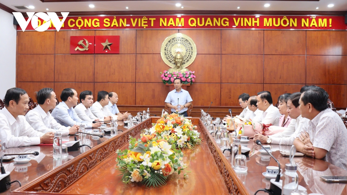 ban thuong vu tinh uy long an cong bo nhieu quyet dinh nhan su hinh anh 3