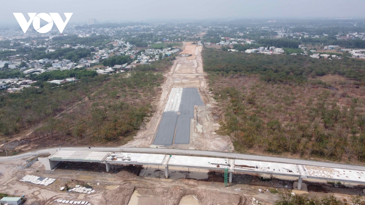 Cận cảnh cao tốc Biên Hoà – Vũng Tàu đoạn qua Đồng Nai đầu năm 2025