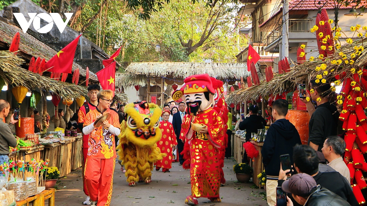 Doc dao phong tuc an tet lai tai lang nghe gio cha Uoc le hinh anh 3