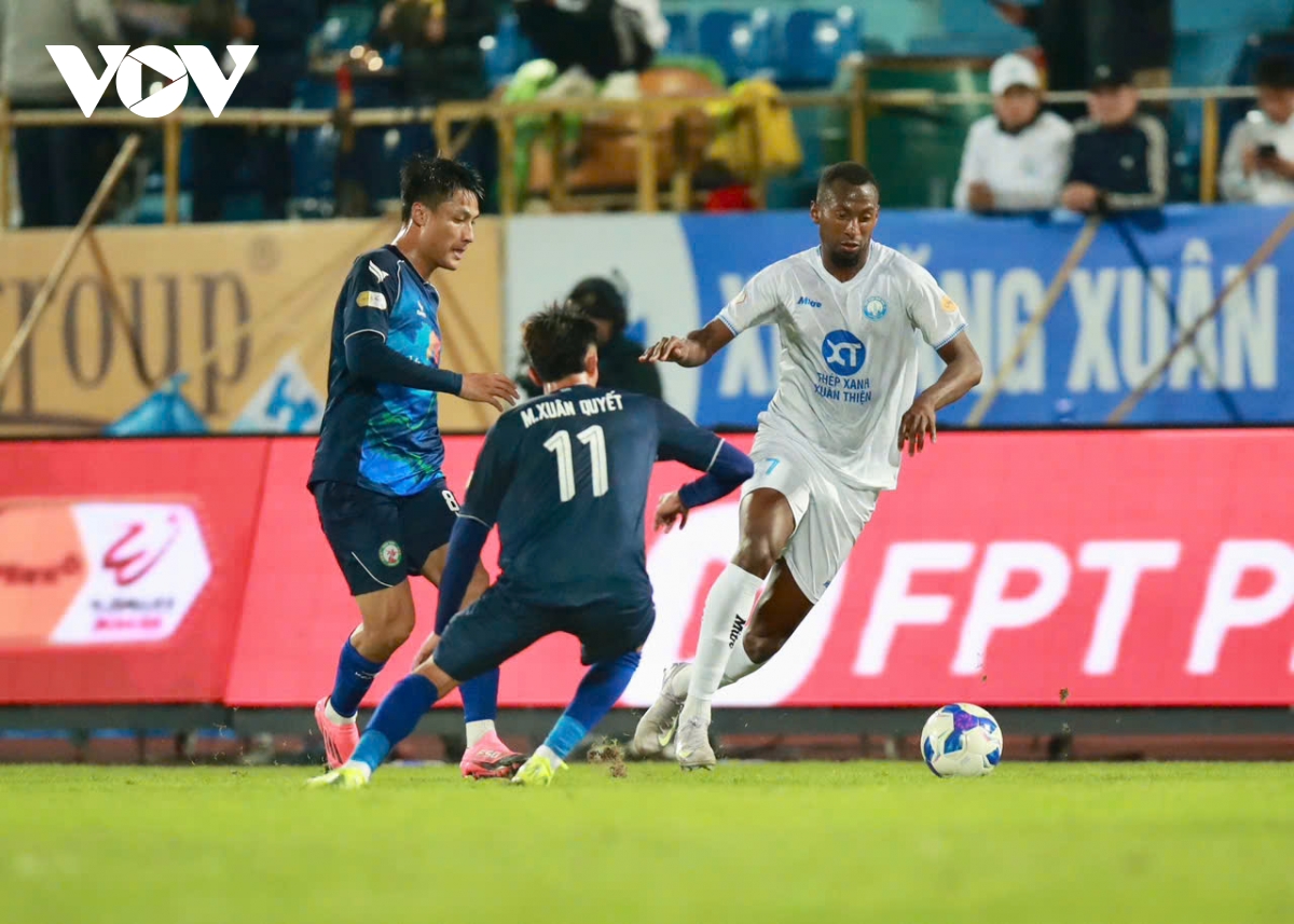 Đội hình tiêu biểu vòng 14 V-League 2024/2025: Sự trở lại của Nam Định