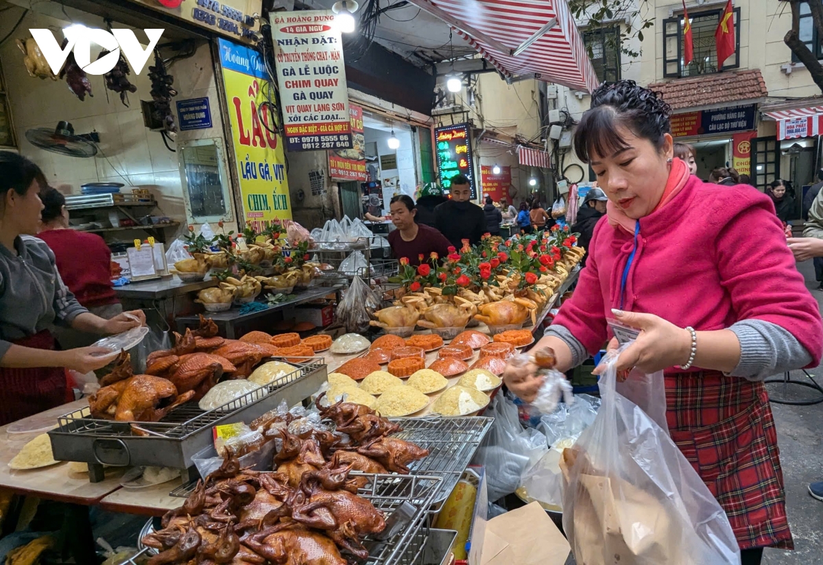  cho nha giau pho co ha noi tat bat truoc ngay ram thang gieng hinh anh 9