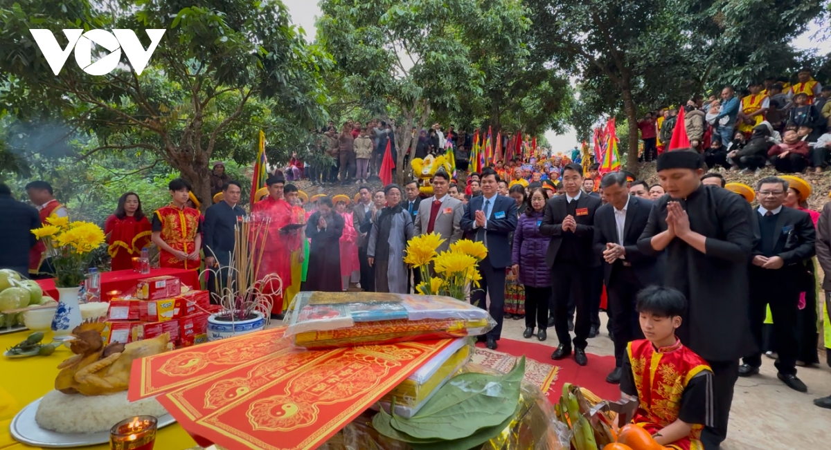 khai hoi dang huong Den tho hai ba trung tai vung bien gioi son la hinh anh 7