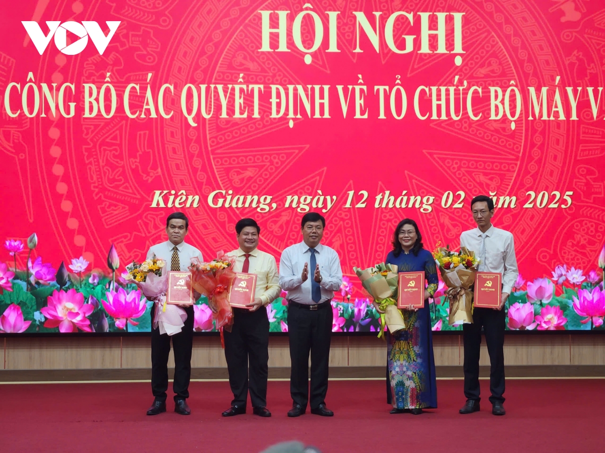 kiên giang công bố các quyết định về tổ chức bộ máy và cán bộ hình ảnh 3 kien giang cong bo cac quyet dinh ve to chuc bo may va can bo hinh anh 3