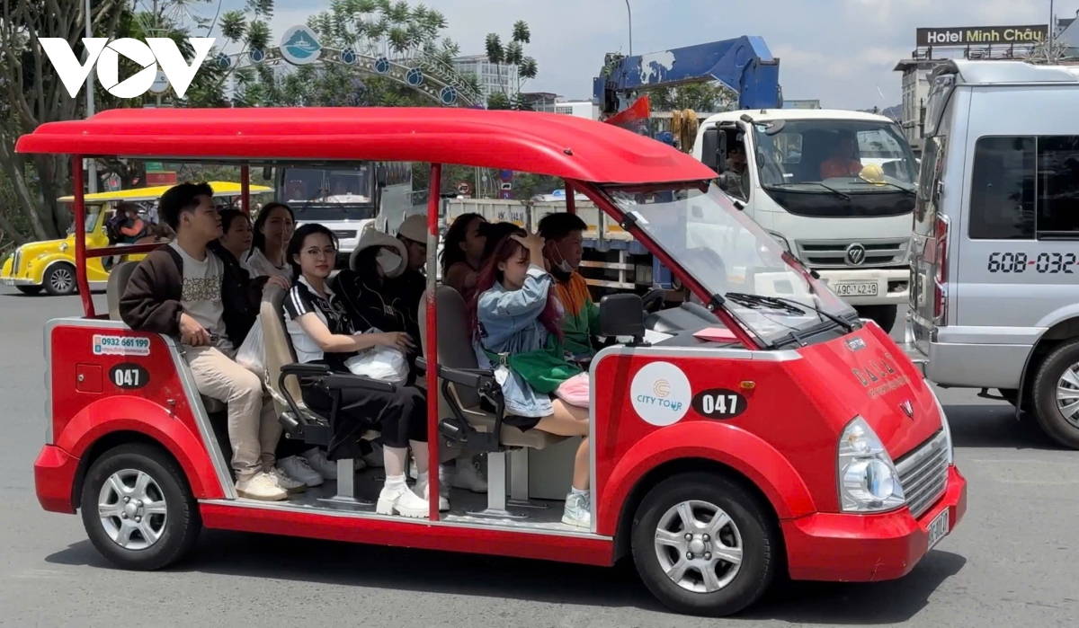 Vì sao ngưng hoạt động xe điện chở khách tham quan tại Đà Lạt?