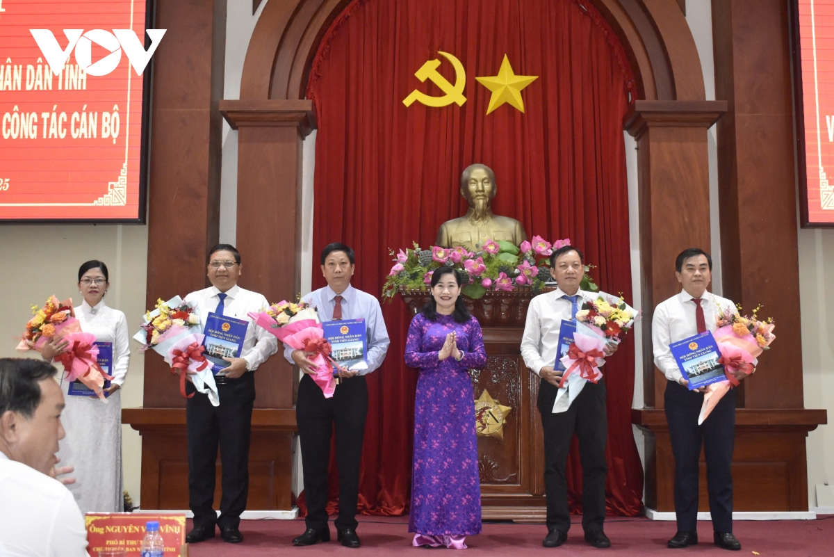tiền giang bổ nhiệm 5 giám đốc, 27 phó giám đốc các sở sau sắp xếp hình ảnh 1 tien giang bo nhiem 5 giam doc, 27 pho giam doc cac so sau sap xep hinh anh 1