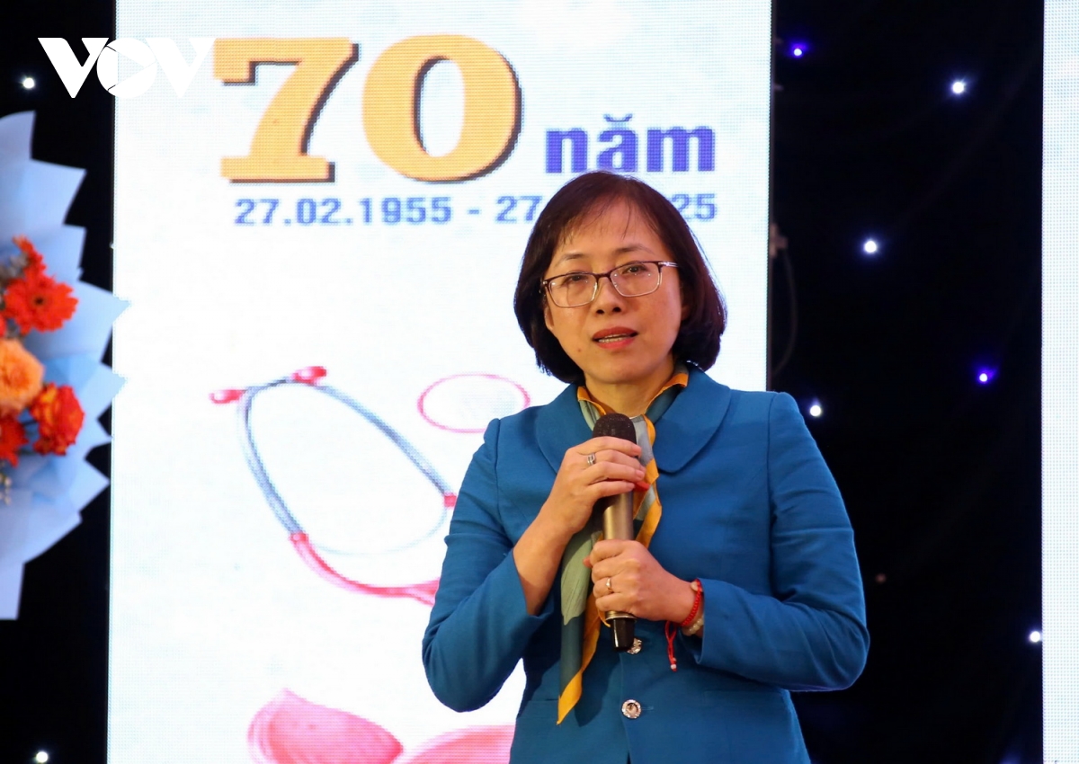 tri ân y, bác sĩ ngành y tế Đà nẵng nhân kỷ niệm 70 năm ngày thầy thuốc việt nam hình ảnh 4 tri an y, bac si nganh y te Da nang nhan ky niem 70 nam ngay thay thuoc viet nam hinh anh 4