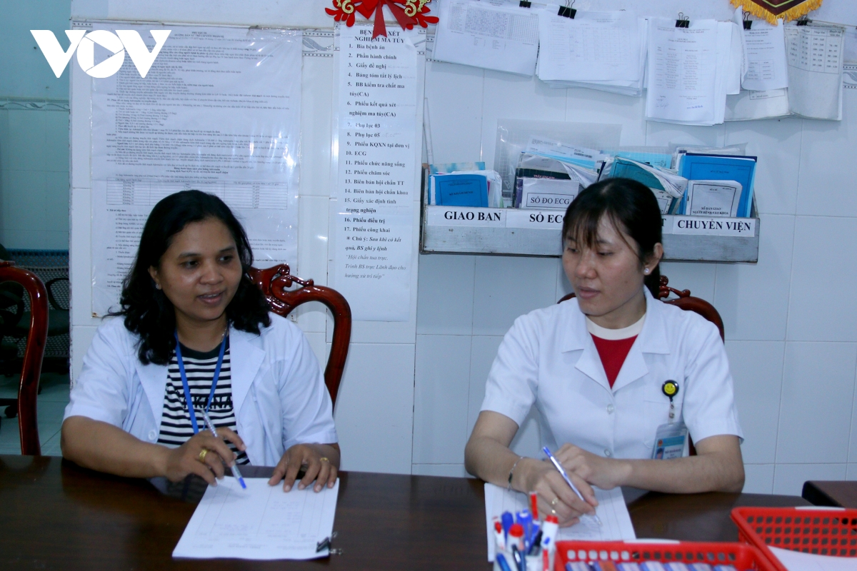 nữ bác sĩ dân tộc khmer tâm huyết với nghề, hết lòng vì bệnh nhân nghèo, neo đơn hình ảnh 2 nu bac si dan toc khmer tam huyet voi nghe, het long vi benh nhan ngheo, neo don hinh anh 2