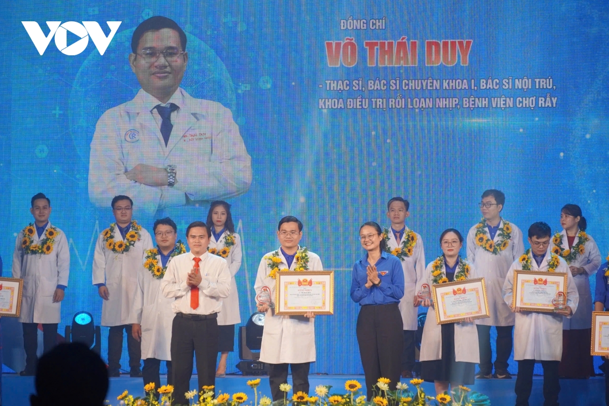 73 gương bác sĩ trẻ tại tp.hcm được tuyên dương giải phạm ngọc thạch hình ảnh 3 73 guong bac si tre tai tp.hcm duoc tuyen duong giai pham ngoc thach hinh anh 3