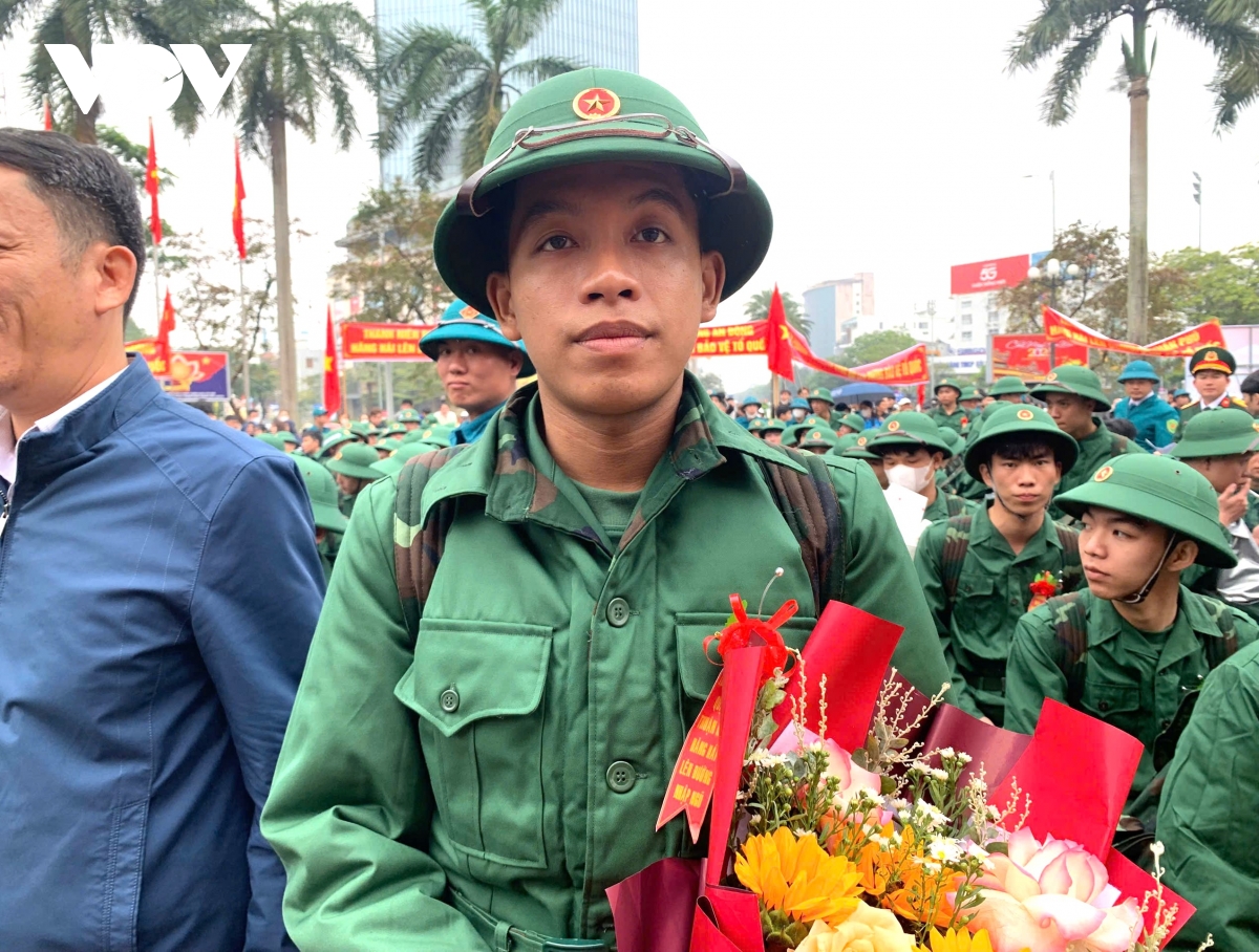 1570 thanh niên thành phố huế lên đường nhập ngũ nhiều tân binh là sinh viên Đh hình ảnh 1 1570 thanh nien thanh pho hue len duong nhap ngu nhieu tan binh la sinh vien Dh hinh anh 1