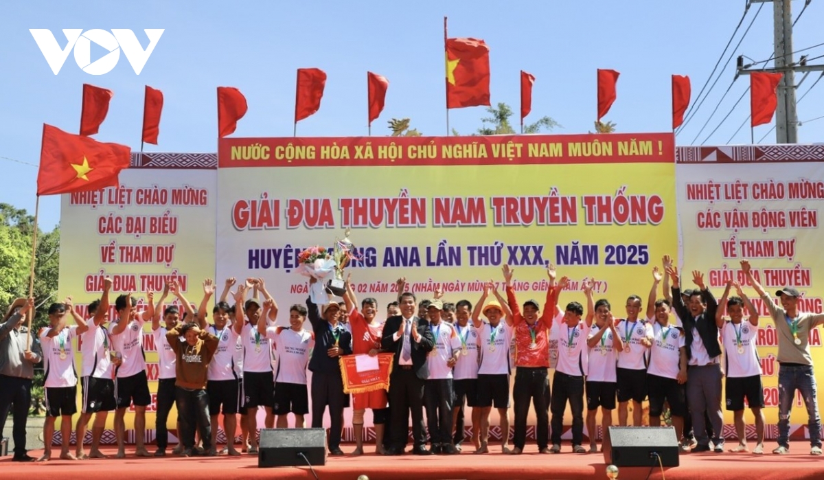 hào hứng giải đua thuyền ở huyện sông nước trên cao nguyên Đắk lắk hình ảnh 7 hao hung giai dua thuyen o huyen song nuoc tren cao nguyen Dak lak hinh anh 7