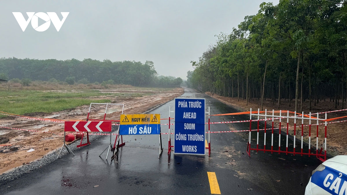 mua lon gay sat lo doan duong o binh duong, khien 2 nguoi bi thuong hinh anh 2