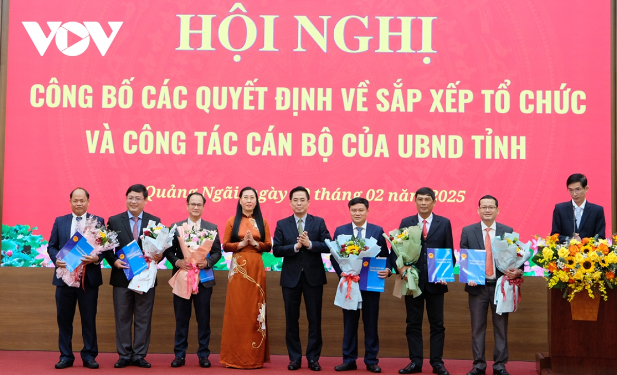 quảng ngãi bổ nhiệm giám đốc các sở mới thành lập sau tinh gọn bộ máy hình ảnh 1 quang ngai bo nhiem giam doc cac so moi thanh lap sau tinh gon bo may hinh anh 1
