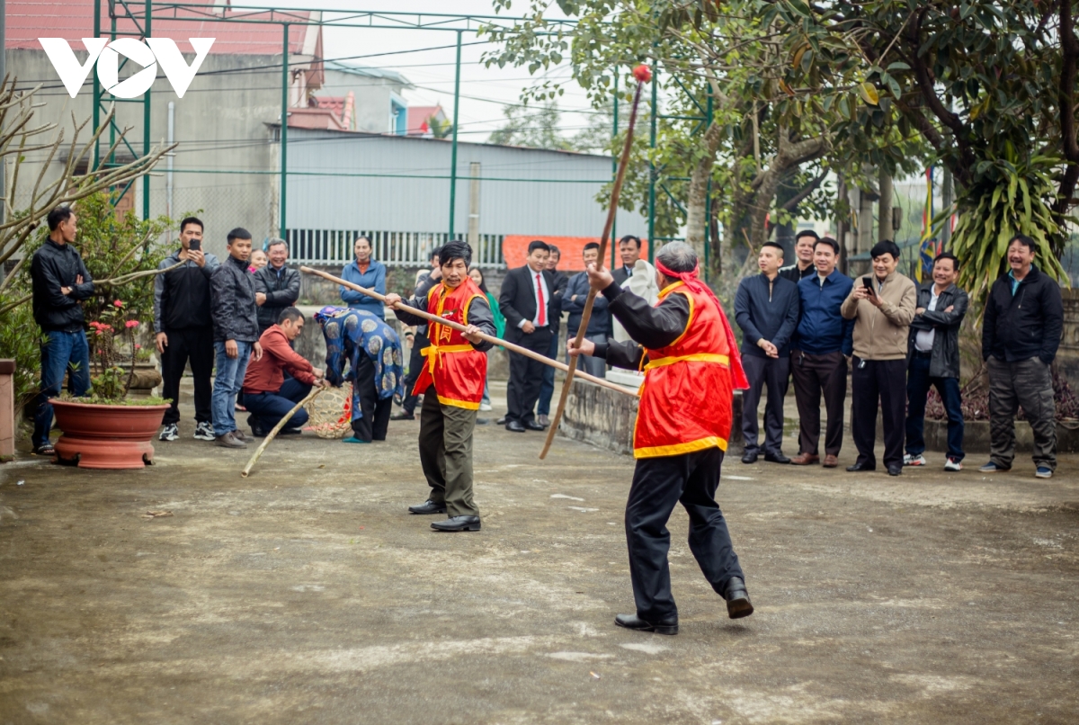 Đi cướp cù, xem vật tại lễ hội khai hạ đầu xuân ở quảng bình hình ảnh 1 Di cuop cu, xem vat tai le hoi khai ha dau xuan o quang binh hinh anh 1