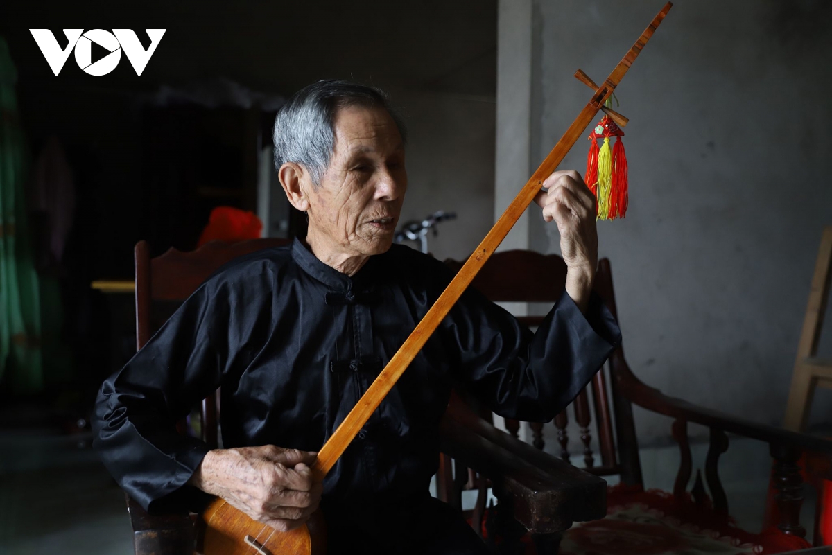 tiếng tính điệu then từ bản làng tới kinh đô ánh sáng hình ảnh 3 tieng tinh dieu then tu ban lang toi kinh do anh sang hinh anh 3