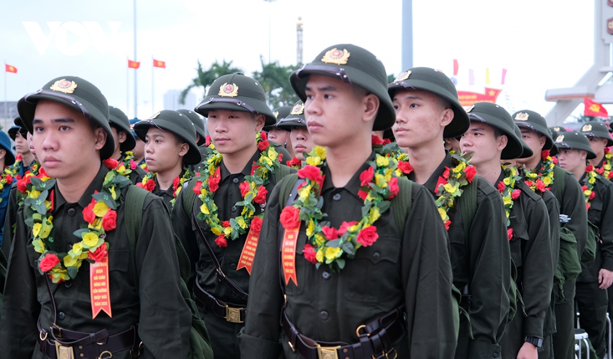 tuổi trẻ miền trung nô nức tòng quân hình ảnh 7 tuoi tre mien trung no nuc tong quan hinh anh 7