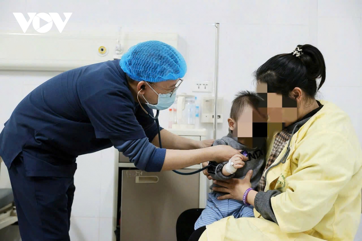 Trẻ mắc cúm A thường có biểu hiện như thế nào, chăm sóc ra sao?