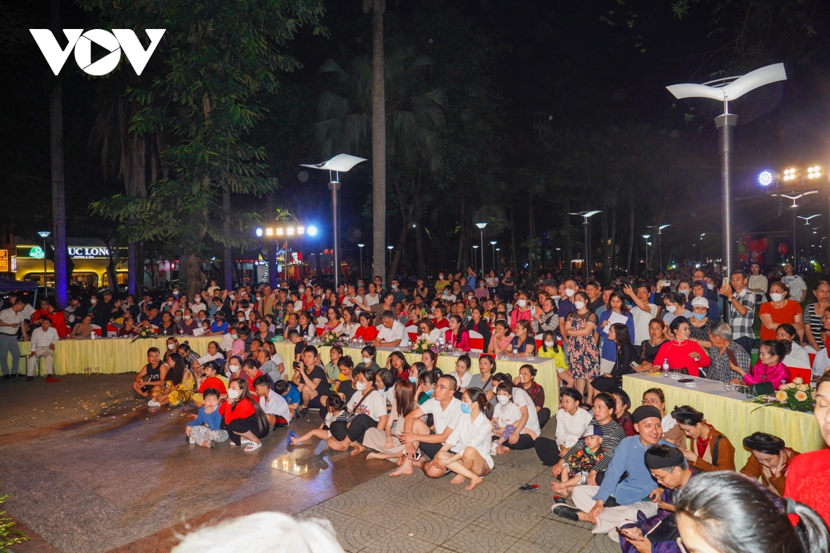 rộn ràng canh hát ngày xuân hình ảnh 5 ron rang canh hat ngay xuan hinh anh 5