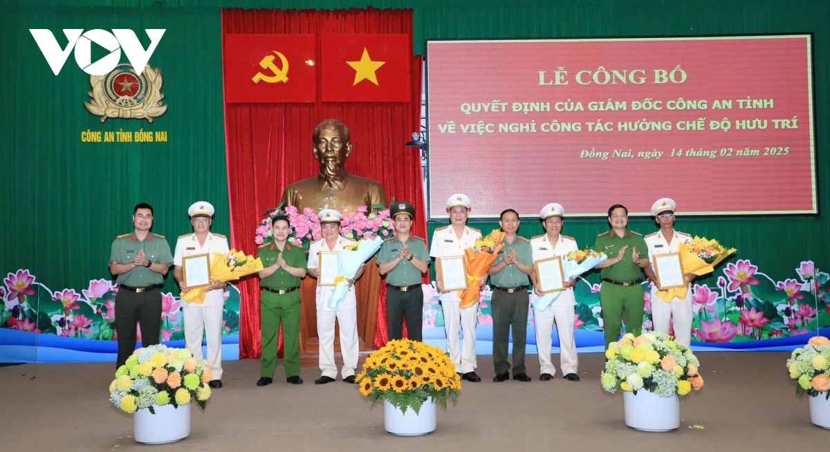 13 cán bộ lãnh đạo công an Đồng Nai nghỉ hưu trước tuổi