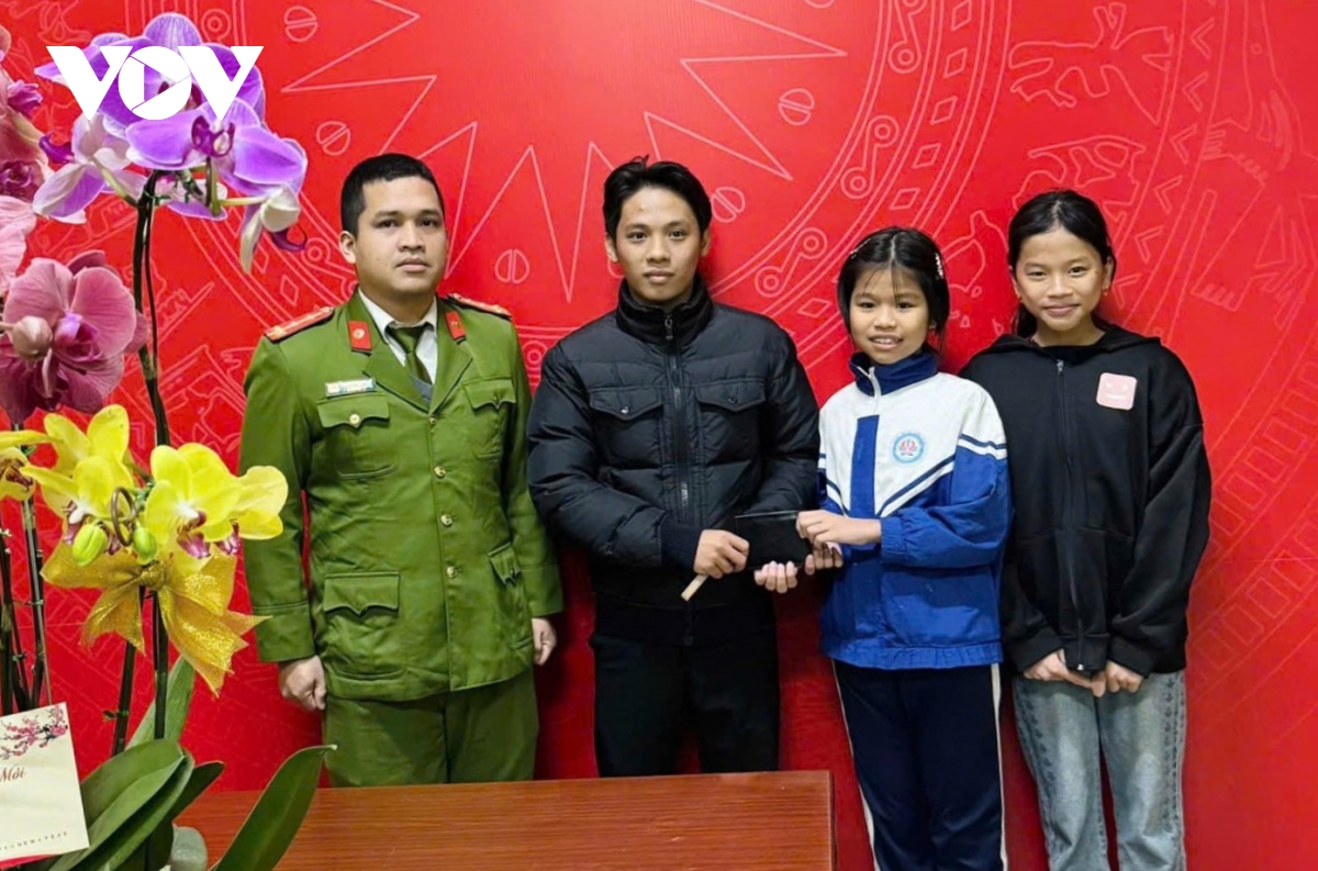 nhiều người dân huế nhặt của rơi trả lại người mất trong dịp tết Ất tỵ hình ảnh 2 nhieu nguoi dan hue nhat cua roi tra lai nguoi mat trong dip tet At ty hinh anh 2