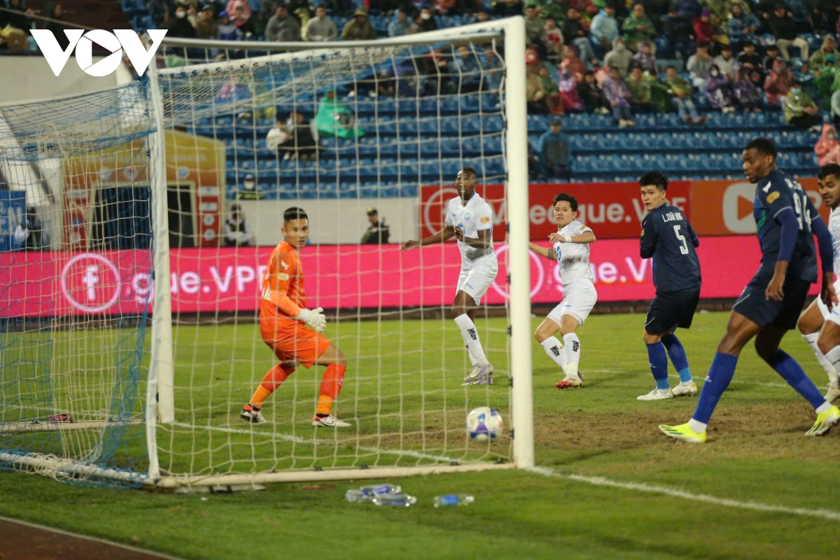 kết quả vòng 14 v-league 2024 2025 thắng bình Định, nam Định trở lại ngôi đầu hình ảnh 6 ket qua vong 14 v-league 2024 2025 thang binh Dinh, nam Dinh tro lai ngoi dau hinh anh 6