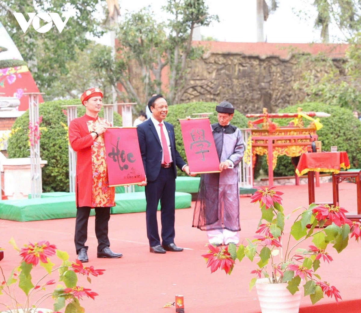 Lễ Khai bút Xuân Ất Tỵ 2025 tại Khu Di tích Quốc gia đặc biệt Đền thờ Nguyễn Bỉnh Khiêm (Vĩnh Bảo)