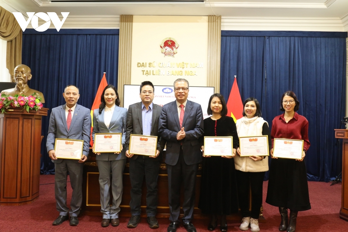 Đại sứ quán việt nam tại nga tổ chức lễ kỷ niệm 95 năm thành lập Đảng hình ảnh 2 Dai su quan viet nam tai nga to chuc le ky niem 95 nam thanh lap Dang hinh anh 2