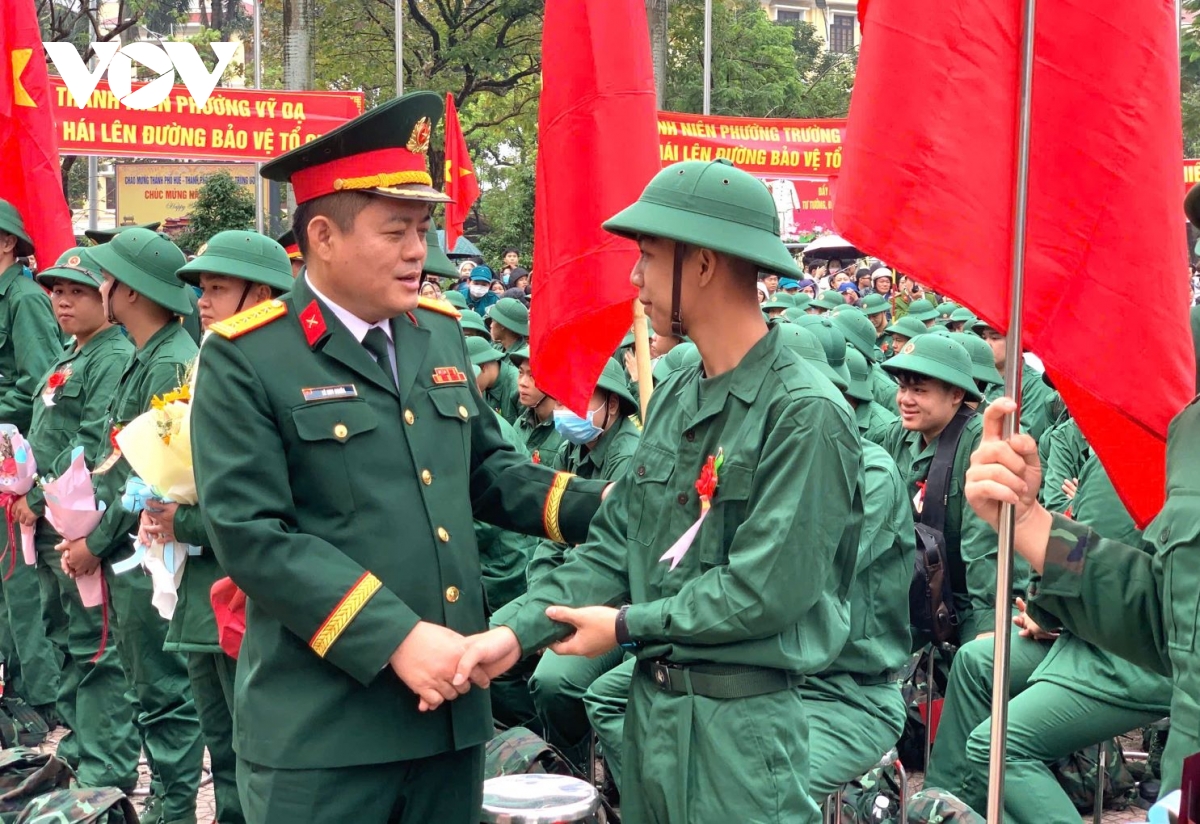 1570 thanh niên thành phố huế lên đường nhập ngũ nhiều tân binh là sinh viên Đh hình ảnh 4 1570 thanh nien thanh pho hue len duong nhap ngu nhieu tan binh la sinh vien Dh hinh anh 4