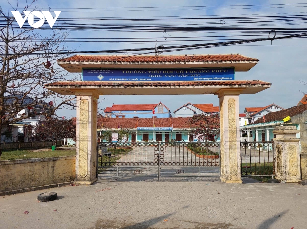 155 học sinh không đến trường sau tết vì phụ huynh phản đối chuyển địa điểm học hình ảnh 3 155 hoc sinh khong den truong sau tet vi phu huynh phan doi chuyen dia diem hoc hinh anh 3