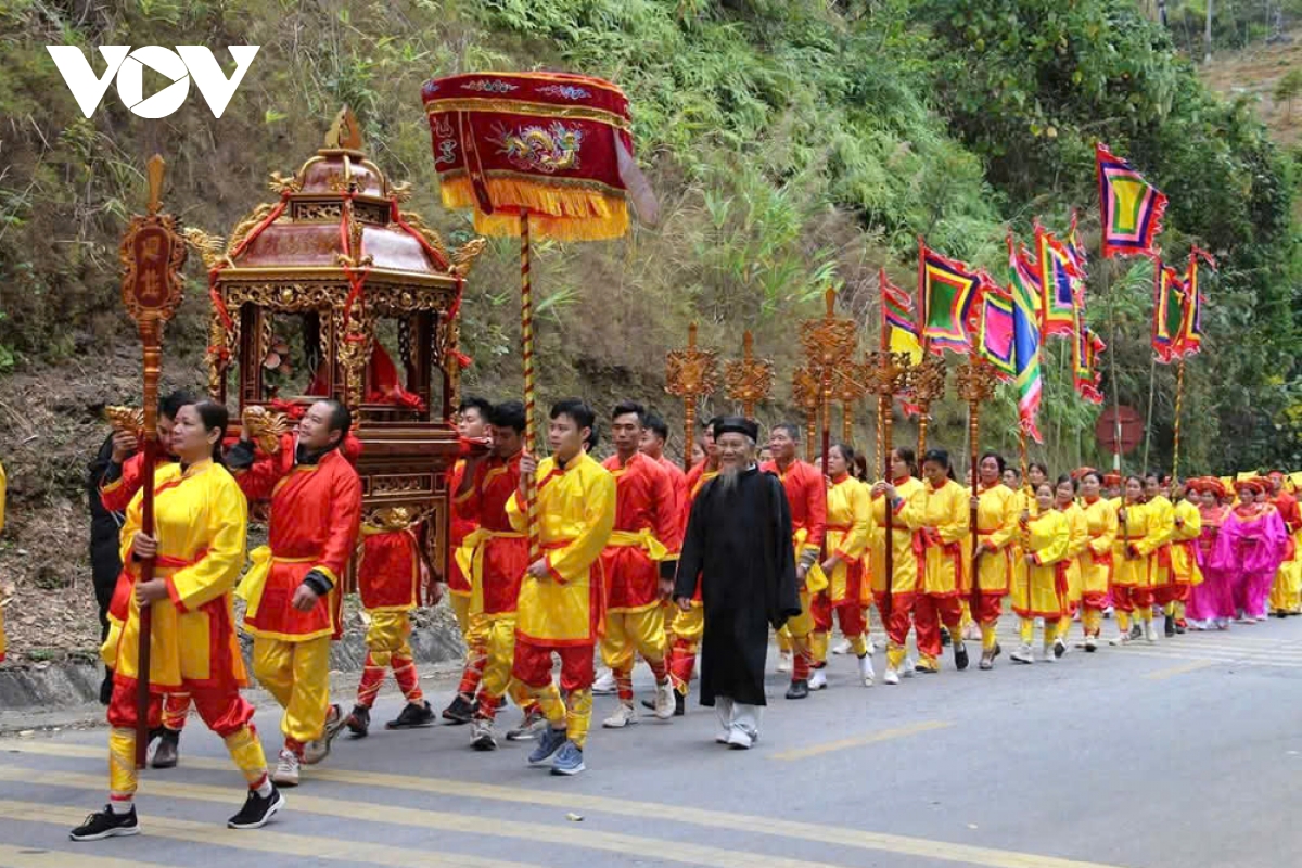 le hoi Den tho vua le thai to - Diem hen van hoa giua dai ngan tay bac hinh anh 2