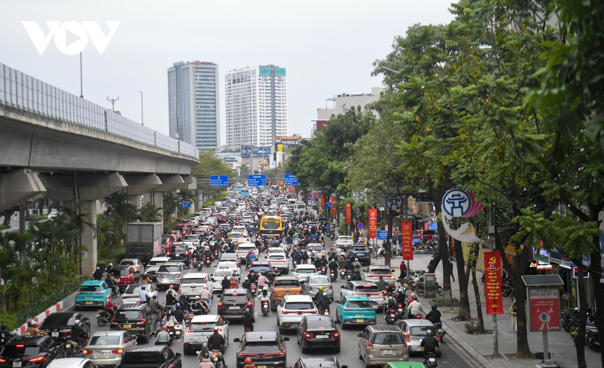 cua ngo ha noi thong thoang, giao thong noi thanh un tac nhe ngay dau di lam sau nghi tet hinh anh 16