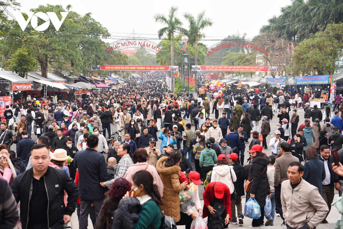bắc ninh nghiêm cấm du khách uống rượu chơi đánh đu tại hội lim hình ảnh 4 bac ninh nghiem cam du khach uong ruou choi danh du tai hoi lim hinh anh 4