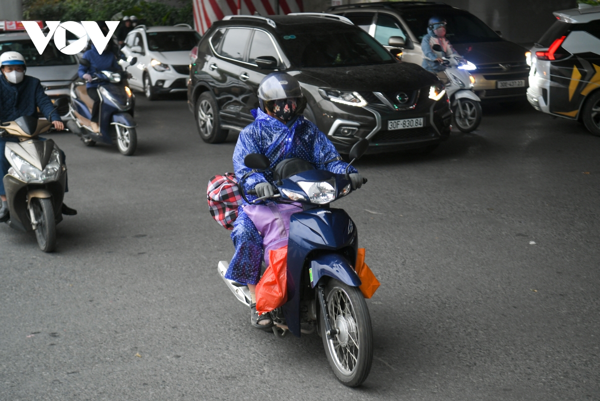 cua ngo ha noi thong thoang, giao thong noi thanh un tac nhe ngay dau di lam sau nghi tet hinh anh 6