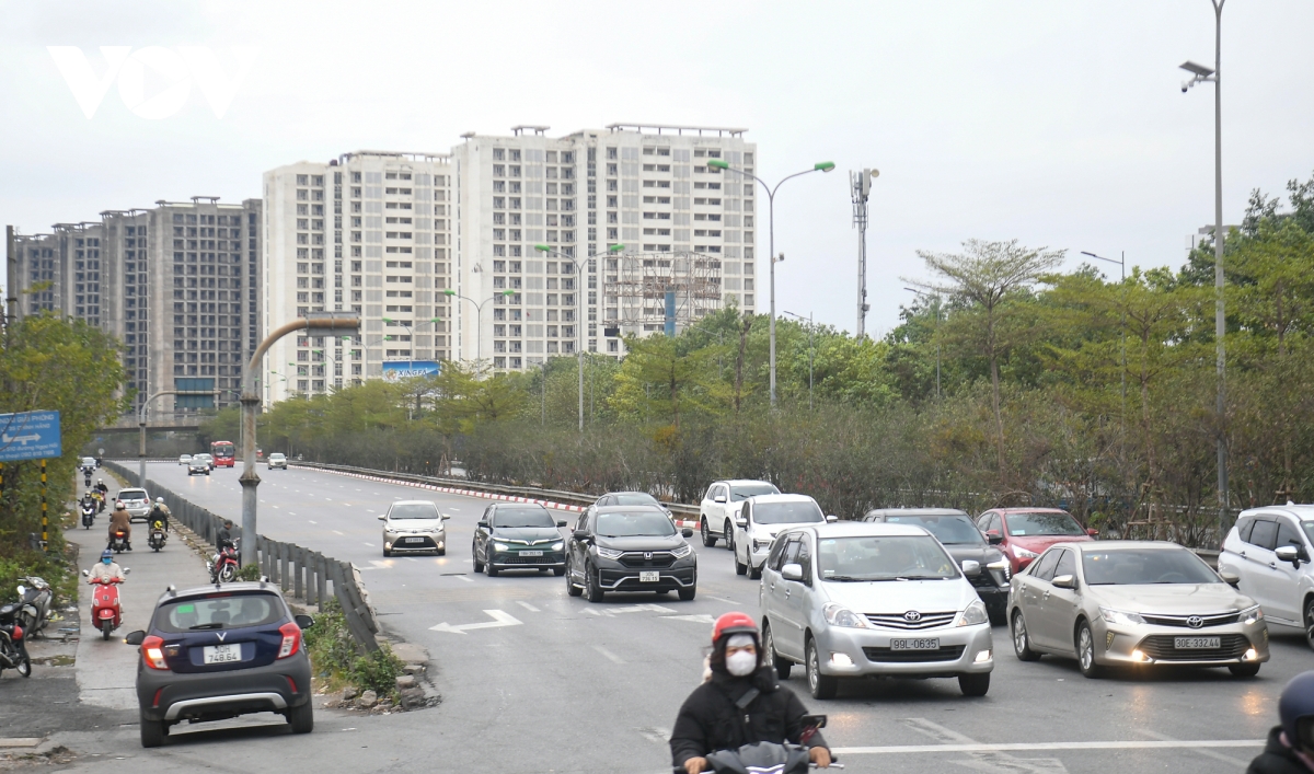 cua ngo ha noi thong thoang, giao thong noi thanh un tac nhe ngay dau di lam sau nghi tet hinh anh 1